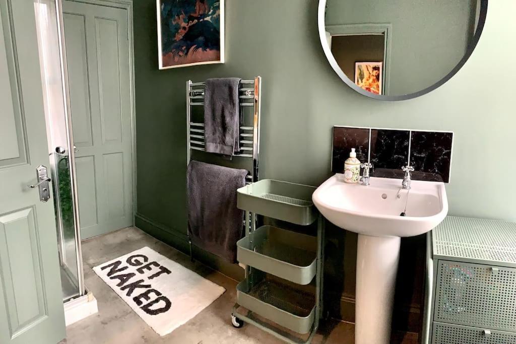 Chic Townhouse Near Tunnels Beaches Ilfracombe Bagian luar foto