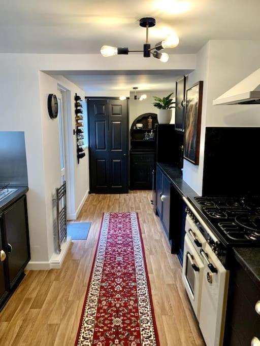 Chic Townhouse Near Tunnels Beaches Ilfracombe Bagian luar foto