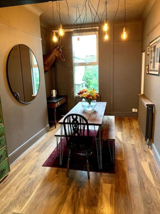 Chic Townhouse Near Tunnels Beaches Ilfracombe Bagian luar foto