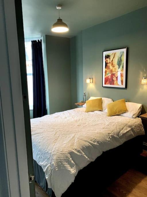 Chic Townhouse Near Tunnels Beaches Ilfracombe Bagian luar foto